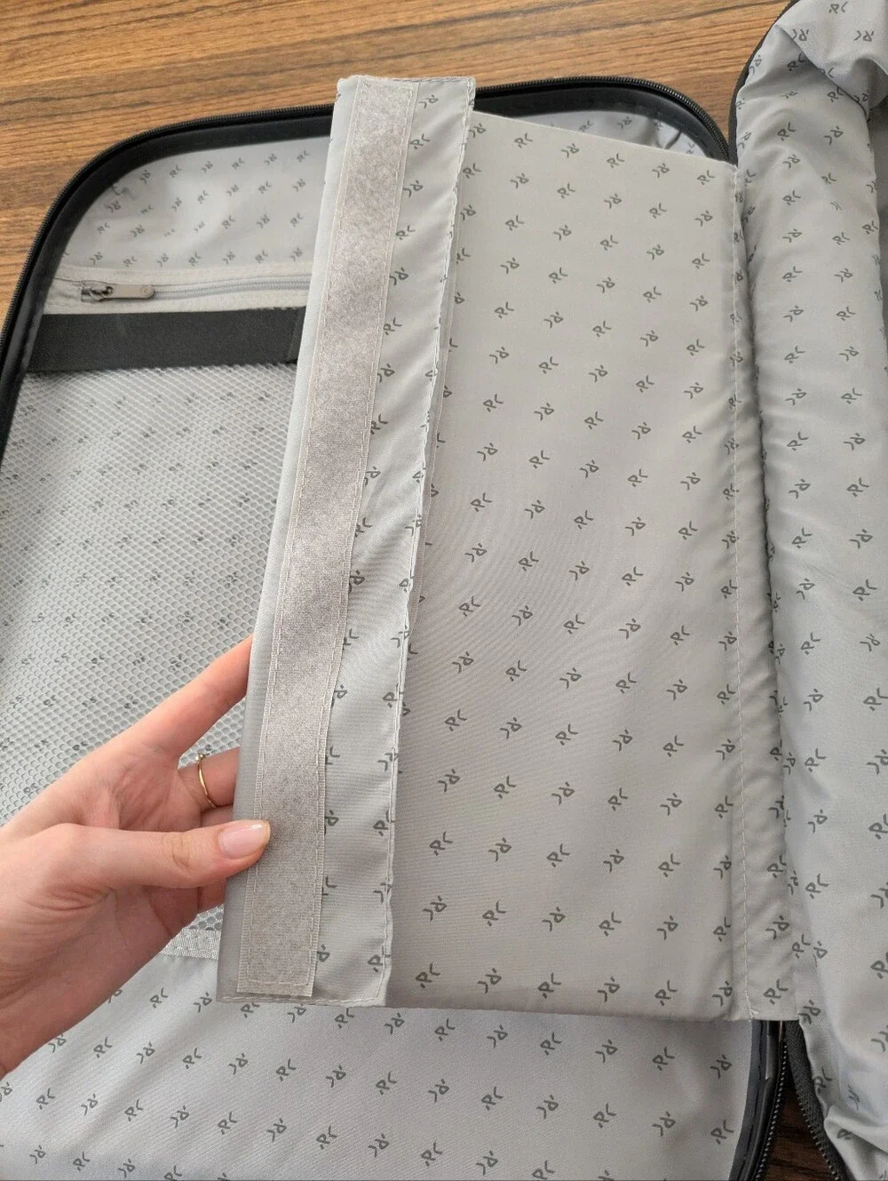 NWT Rollink Flex Aura Carry-On Plus 21.6